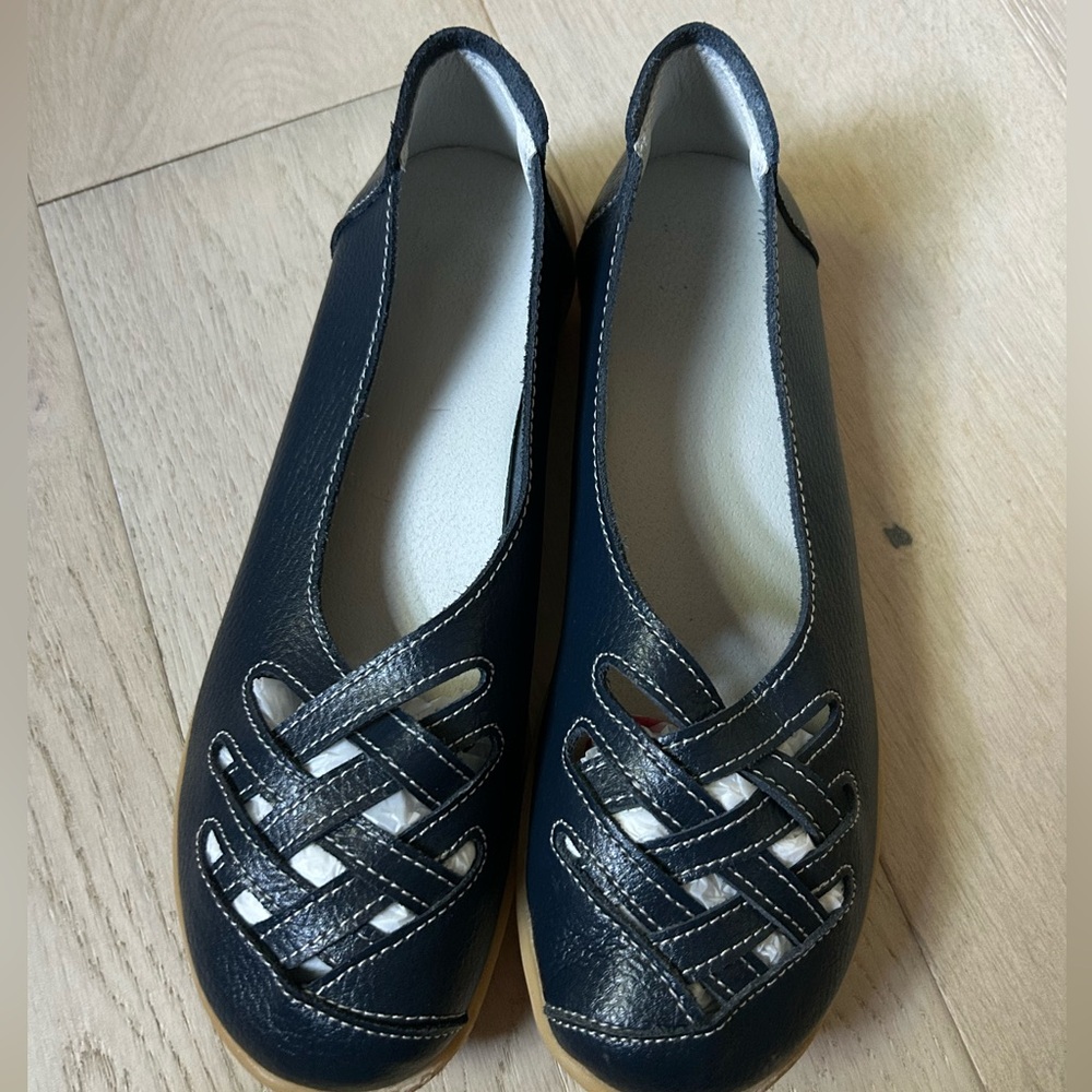 Stylish Navy Blue Leather Ballet Flats
